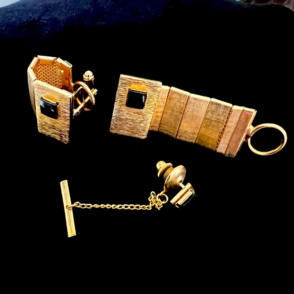 Vintage set of Gold Toned Cufflinks and Tie Pin